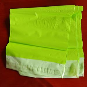 Sacs d'expédition de vêtements écologiques personnalisés: PolyMailer violet, vente en gros, auto-scellant, solutions d'emballage en plastique - Product Image 3