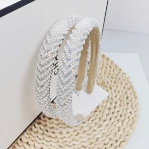 Serre-tête de mariée de luxe large en perles blanches élégantes pour femme - Product Image 3