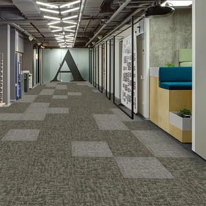 Azulejos de alfombra de nailon PP acolchados lavables para pisos de oficina con patrón geométrico - Product Image 3