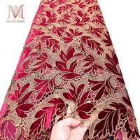 Tissu en dentelle guipure florale ajourée 100 % polyester velours soluble dans l'eau pour robe de mariée de luxe