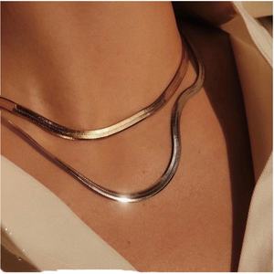 Collar de cadena de serpiente minimalista de acero inoxidable chapado en oro de 18 quilates con diseño de espiga para mujer, joyería geométrica plana y moderna - Product Image 1