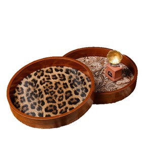 Bandeja decorativa redonda con patrón abstracto para almacenamiento y exhibición en el hogar, diseño tradicional, material de madera - Product Image 5