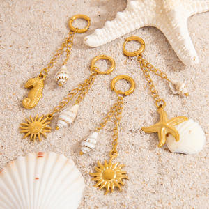 Vente en gros de bijoux de bikini hippocampe de plage avec breloques en forme de coquillage en forme de soleil chaîne en acier inoxydable or 18 carats porte-clés de plage avec pendentif - Product Image 5