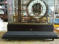 Horloge de table/bureau mécanique de style français, en laiton antique et cuivre, avec roulement à billes industriel et bois de rose massif