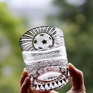 Verre à whisky sculpté à <span class=keywords><strong>la</strong></span> main en forme de ballon de football, cristal gris foncé, accent géométrique doré, tasse de sport de luxe, <span class=keywords><strong>verrerie</strong></span> <span class=keywords><strong>d</strong></span>'<span class=keywords><strong>art</strong></span> de collection - Product Image 5
