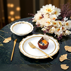 Nouvel ensemble de vaisselle de luxe en porcelaine écologique à bord doré, 50 pièces, assiettes blanches irrégulières pour hôtels et réceptions de mariage - Product Image 1