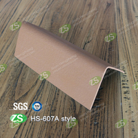 Profilé d'angle anti-collision pour panneau mural, en PVC avec âme en aluminium, pour l'installation sur murs finis