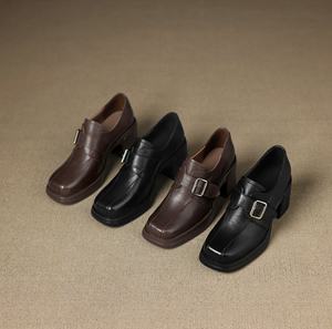 Bottines Chelsea pour femmes en cuir de vachette de créateur, à bout pointu, avec fermeture éclair, doublure en peau de mouton, talon compensé, style western, automne-hiver - Product Image 6