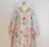 Abaya musulmane élégante et haut de gamme en mousseline imprimée brodée à pompons, coupe droite, style naturel et romantique pour adultes