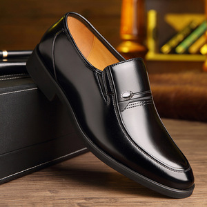Chaussures habillées en cuir noires à bout pointu pour hommes, style professionnel, avec broderies et pampilles, pour jeunes de 18 à 40 ans - Product Image 3