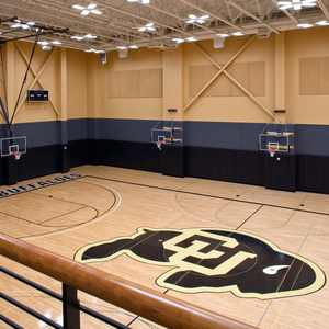 Nuevo el enfrentamiento de baloncesto universitario está en marcha y también lo somos las instalaciones de práctica de baloncesto/voleibol Ucla MO Ostin Basketball Center - Product Image 1