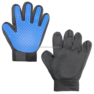 <b>Pet</b> Grooming Glove - Deshedding Brush for Dogs Cats, Gentle Hair Remover & Massage Mitt - Product Image 3