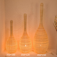 Style minimaliste, décoration intérieure en osier, fait à la main, bambou, rotin, tissé, lampe autoportante, lampadaire en bambou