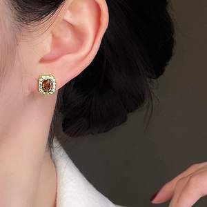 Orecchini a Perno Geometrici Quadrati per Donne, Design Elegante e Femminile, Accessori Delicati per Uso Quotidiano - Product Image 2