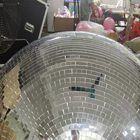 Grande discothèque en fibre de verre argentée artisanale de 100 cm pour une utilisation en intérieur/extérieur, yoga et présentation de fête