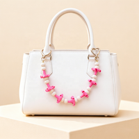 Chaîne de sac personnalisée Lei Puakenikeni avec perles en bois et fleurs en argile, fermoir cœur et mousqueton, breloque de sac à main hawaïenne estivale