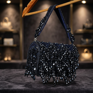 Pochette de soirée en velours noir, faite à la main, ornée de perles et de cristaux, avec franges et bandoulière, idéale pour les mariages et les fêtes - Product Image 3