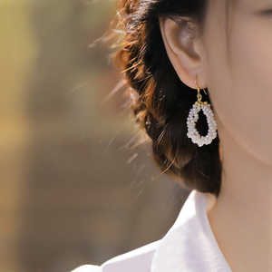 Pendientes de Perlas de Agua Dulce Hechos a Mano con Cuentas de Arroz Pequeñas, Joyería Tejida de Moda - Product Image 1