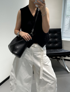 Sac fourre-tout en cuir surdimensionné et souple, style britannique, en cuir de buffle texturé avec doublure en daim, fabrication artisanale française, B2B OEM ODM - Product Image 5