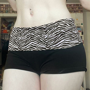 Nuovi Shorts a Vita Bassa con Stampa Zebrata per Donne, Stile Europeo e Americano, Sexy e Casual, Comodi Shorts a 3 Punti Versatili, Vendita Calda - Product Image 2