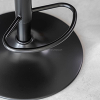 Tabourets de bar pivotants élégants et modernes, siège courbé en forme de selle, base en métal noir, repose-pieds pour extérieur, salle de sport, bar à domicile, restaurant, salle à manger