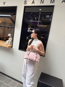 Pochette dôme allongée en cuir véritable exclusif, Cadeaux d'affaires VIP de Dubaï, Personnalisation pour propriétaires de marques, Fabricant B2B - Product Image 4