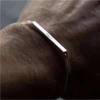 Elegante pulsera plana de acero inoxidable para hombre ajustable 18K PVD oro impermeable y joyería de larga duración brazaletes de moda