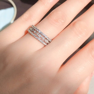 Anello di Lusso con Zirconi a Forma di Marquise e Lavorazione Traforata per Donne, Elegante Gioiello da Dito alla Moda - Product Image 3