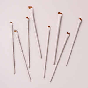 Pennello Eyeliner a Scimitarra Bianco con Etichetta Privata, Setole Sintetiche, Manico in Plastica, Pennello per Trucco Occhi - Product Image 2