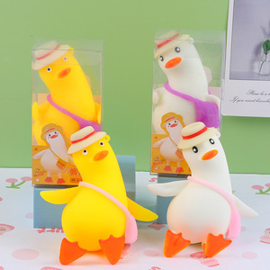 Jouet Squishy Canard Mignon pour Sac à Dos, Jouet de Décompression Rempli de Farine de Sable, Cadeau de Bureau avec Boîte Transparente - Product Image 2