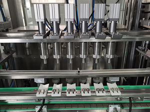 Remplisseur de pompe à engrenages automatique linéaire 2/4/6/8 /12/16 têtes <span class=keywords><strong>Engrais</strong></span> liquide chimique 100-5000 ml Machine de remplissage de bouteilles pour animaux de compagnie - Product Image 3