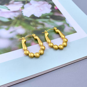 ต่างหูสแตนเลสทรงสี่เหลี่ยมหนา  แบบไม่ก่อให้เกิดอาการแพ้ เหมาะสำหรับงานปาร์ตี้ ชุบทอง 18K  แบบห่วง  เครื่องประดับสำหรับผู้หญิง - Product Image 4