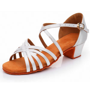 <span class=keywords><strong>Scarpe</strong></span> da ballo per bambine comode di alta qualità moderne in raso per bambini in pelle di vacchetta con elemento di pizzo - Product Image 1