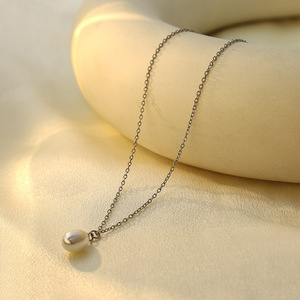 Faux Pearl Pendant Necklace 316 Stainless Steel Gold Clavicle Chain Women's Everyday Wear - Product Image 1