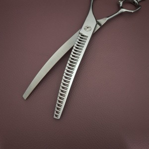 Tijeras de entresacar curvas Md-7 de 7 pulgadas de acero inoxidable para peluquería canina - Product Image 1