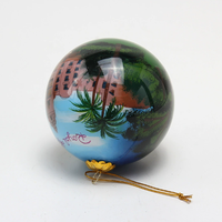 Boule de verre soufflée à la main, peinte sur mesure à l'intérieur
