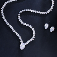 Ensemble de bijoux de soirée en zircon cubique blanc brillant pour femmes, collection de mariage tendance, accessoires pour mariée