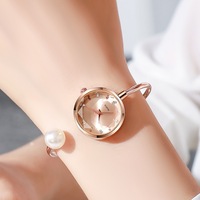 Montre-bracelet à quartz pour femme W222 avec cadran en cristal facetté rond, bracelet ouvert, décor perlé, montre élégante pour femme