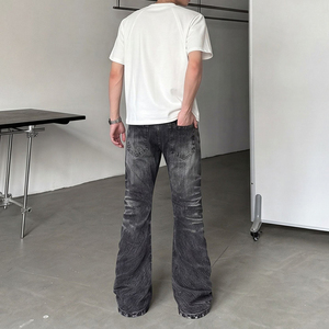 Jean Y2K style américain clouté coupe courbée pour homme – Design estival visuellement attrayant - Product Image 3