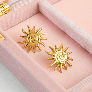 Pendientes de Sol, Chapados en Oro de 18k, Acero Inoxidable, Joyería para Mujer, Accesorio de Moda - Product Image 4