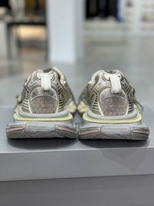 Vente en gros d'usine de chaussures décontractées de luxe de haute qualité, de chaussures de sport respirantes et antidérapantes, et de chaussures de skate. - Product Image 4