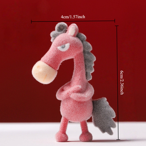 3Dぬいぐるみ動物おもちゃ、ポンポンボールチャーム付きフロッキーキーホルダー、フロッキング生地の漫画風馬のふわふわキーリング、子供向け新年プレゼント - Product Image 4