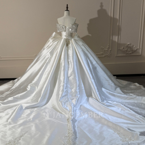 Robe de mariée moderne XS288 en satin, épaules dénudées, longue traîne, style bouffant, pour femmes - Product Image 6
