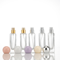 Flacon de parfum en verre carré de 30ml Flacon pulvérisateur transparent avec couvercle à rouleau de couleur