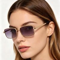 Lunettes de soleil rectangulaires personnalisées en gros ODM OEM avec logo, protection UV400, monture métallique texturée, unisexe, mode, pour femmes et hommes