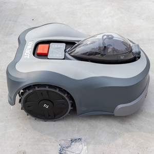 Tondeuse à gazon intelligente Novobot avec GPS et système d'évitement automatique des obstacles pour une utilisation domestique et en jardin - Product Image 4