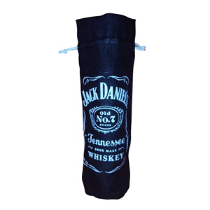 Sac à vin en jute personnalisé avec logo, pratique et tendance, pour une bouteille, impression sérigraphique personnalisée, Studio.in Brand - Product Image 1