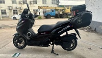 Scooter T10 Maxi d'occasion en excellent état. Moteur 250cc, valises complètes, affichage numérique, entièrement fonctionnel, noir, CVT