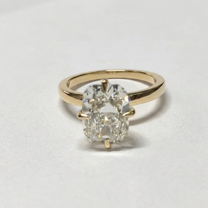 Anillo de compromiso de oro de 18 quilates con diamante de laboratorio de 3 quilates, corte cojín, E VS2, para joyería de mujer personalizada y moderna. - Product Image 1