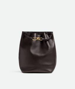 Sac seau Bottega BV Andiamo, sac seau en cuir de veau soyeux avec détail de nœud signature et bandoulière coulissante Veneta - Product Image 2